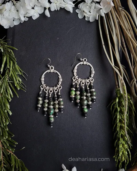 Boucles d’oreilles en argent romaines antiques, grecques / hellénistiques, déesse païenne fantastique Grèce antique bijoux byzantins