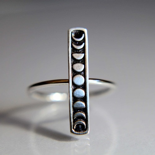 'Crescent Cutie' Silver Moon Phase Ring - 8 / Sliver