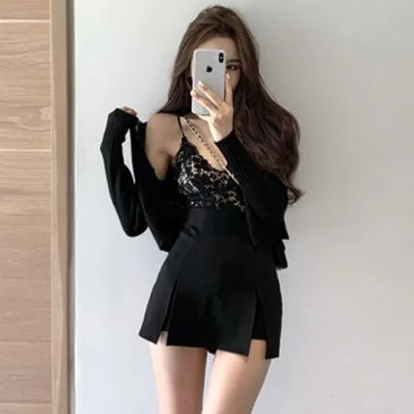 Bralette de encaje / Cárdigan / Minifalda pantalón de tiro alto