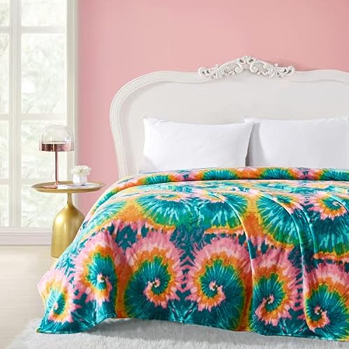 Betsey Johnson - King Blanket, Lightweight & Warm Plush Bedding, All Season Home Decor (Tie Dye Love, King)