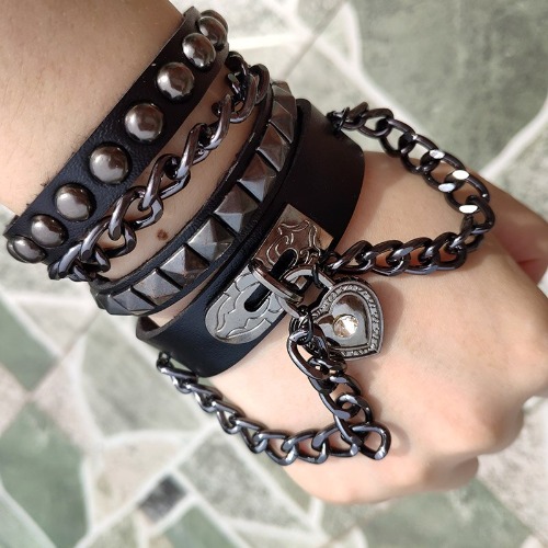Silver Heart Goth Alternative Chain Bracelet - BR035A  black