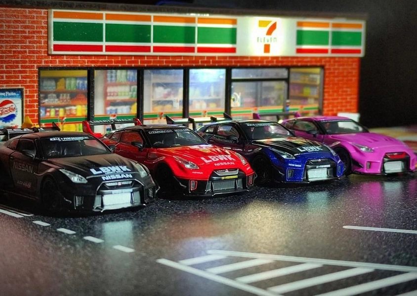 For 1:64 Scale Diecast Cars - 7/11 Diorama Grocery and Parking Lot for sale - For Hotwheels Majorette Greenlight etc.