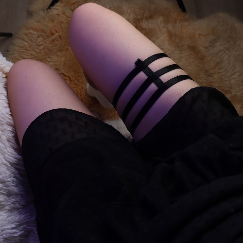 Fullyoung's Sexy Three-Layered Elastic Band Leg Decoration - Perfect for Lingerie and Costume Accessories