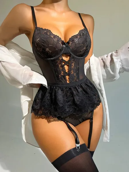 Seductive Cosplay: Sexy Lingerie Set - Black No Stockings / M