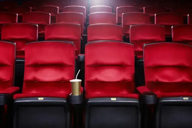 CINEMA & HOT DOG
