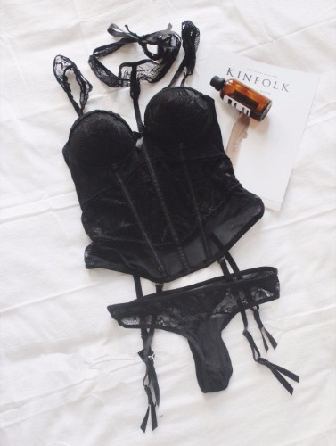 Regal Lingerie Set - Black / L