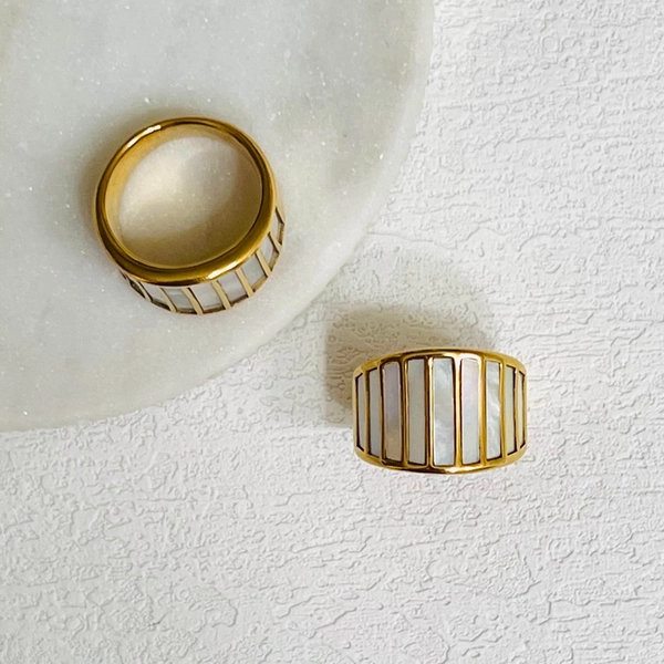 Mother of pearl ring, Tarnish free ring, 18K Pvd Gold filled ring, Waterproof ring, vintage style ring, trendy rings, chunky gold ring.