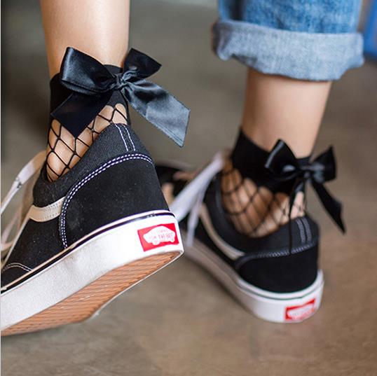 Youthful 'Bow Socks - black / One Size