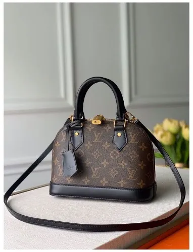 $300 Designer bag 🖤