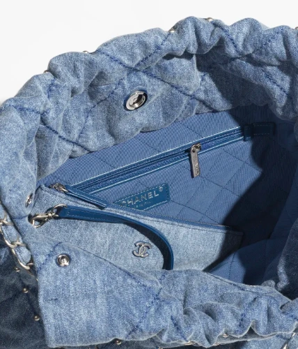 CHANEL 22 Small Handbag