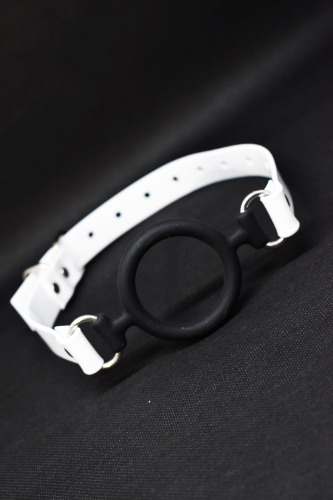 Ring gag with white PVC Strap -Lockable -Vegan | Lockable