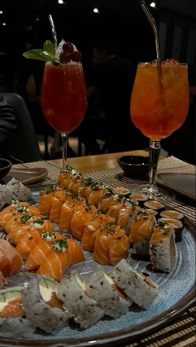 Sushi and drinks with friends🍣🍸