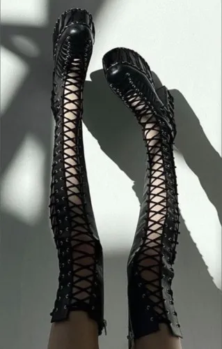 new shoes 🩶🖤⛓️