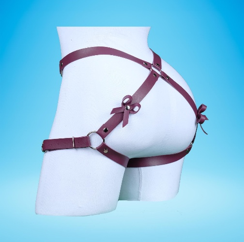 harnesss + cuffss ehehe 