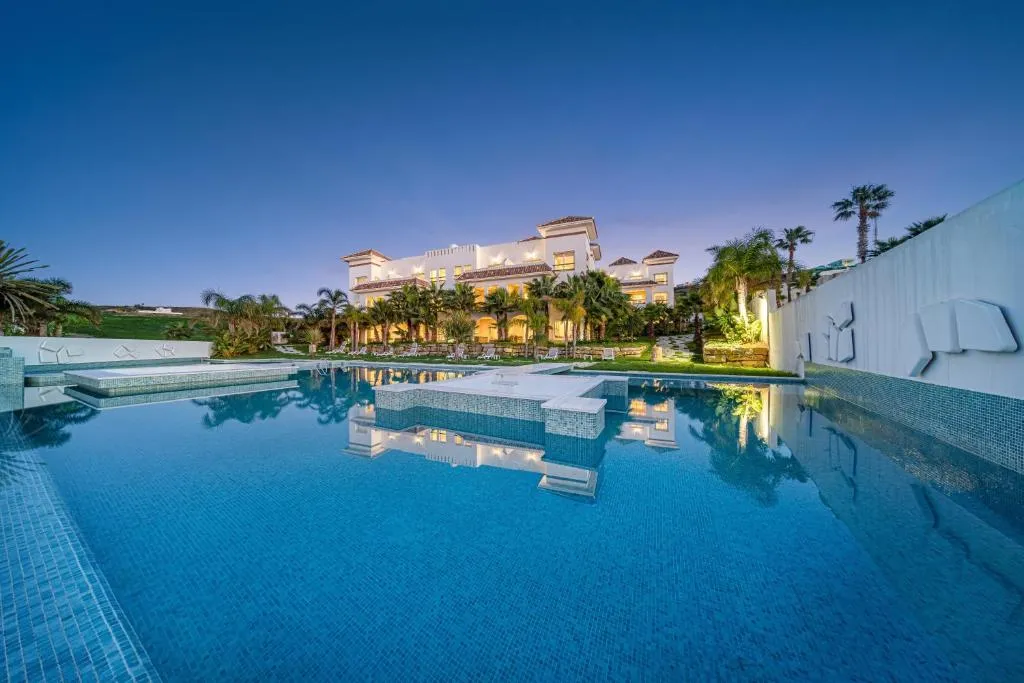 Sponsor a content weekend for me and a group of hot models! Make it happen