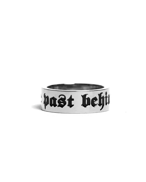 Leave the past behind Ring