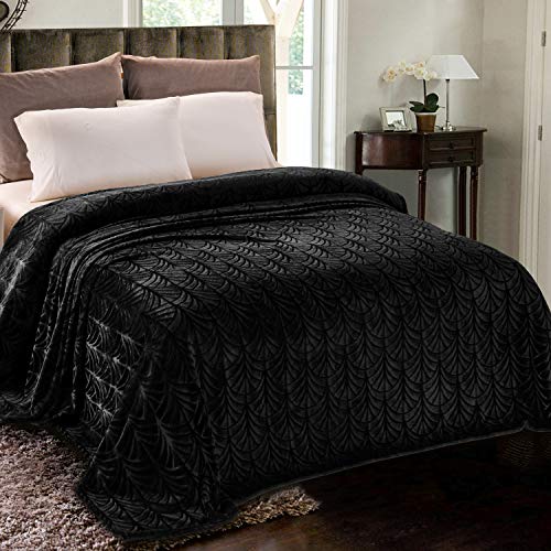 Whale Flotilla Flannel Fleece Twin Size Bed Blanket, Soft Velvet Lightweight Bedspread Plush Fluffy Coverlet Vintage Design Decorative Blanket for All Season, 90x66 Inch, Black - Black - Twin(90"x66")