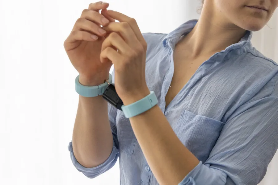 Quick cuffs for selfbondage