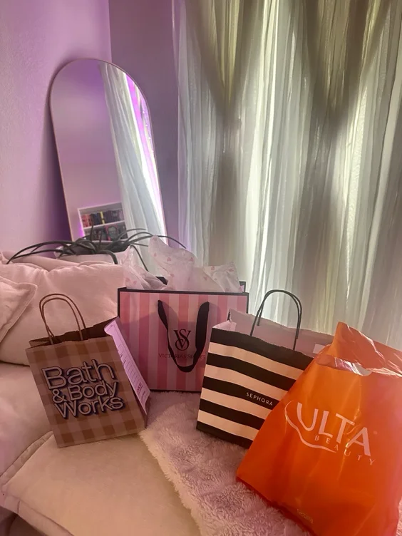 🛍️✨ Shopping ✨🛍️