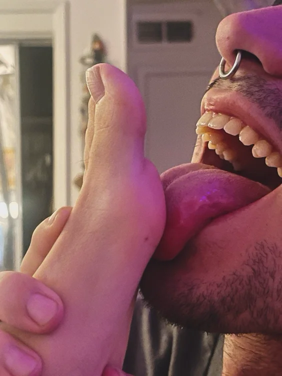 I love Mimes feet👣