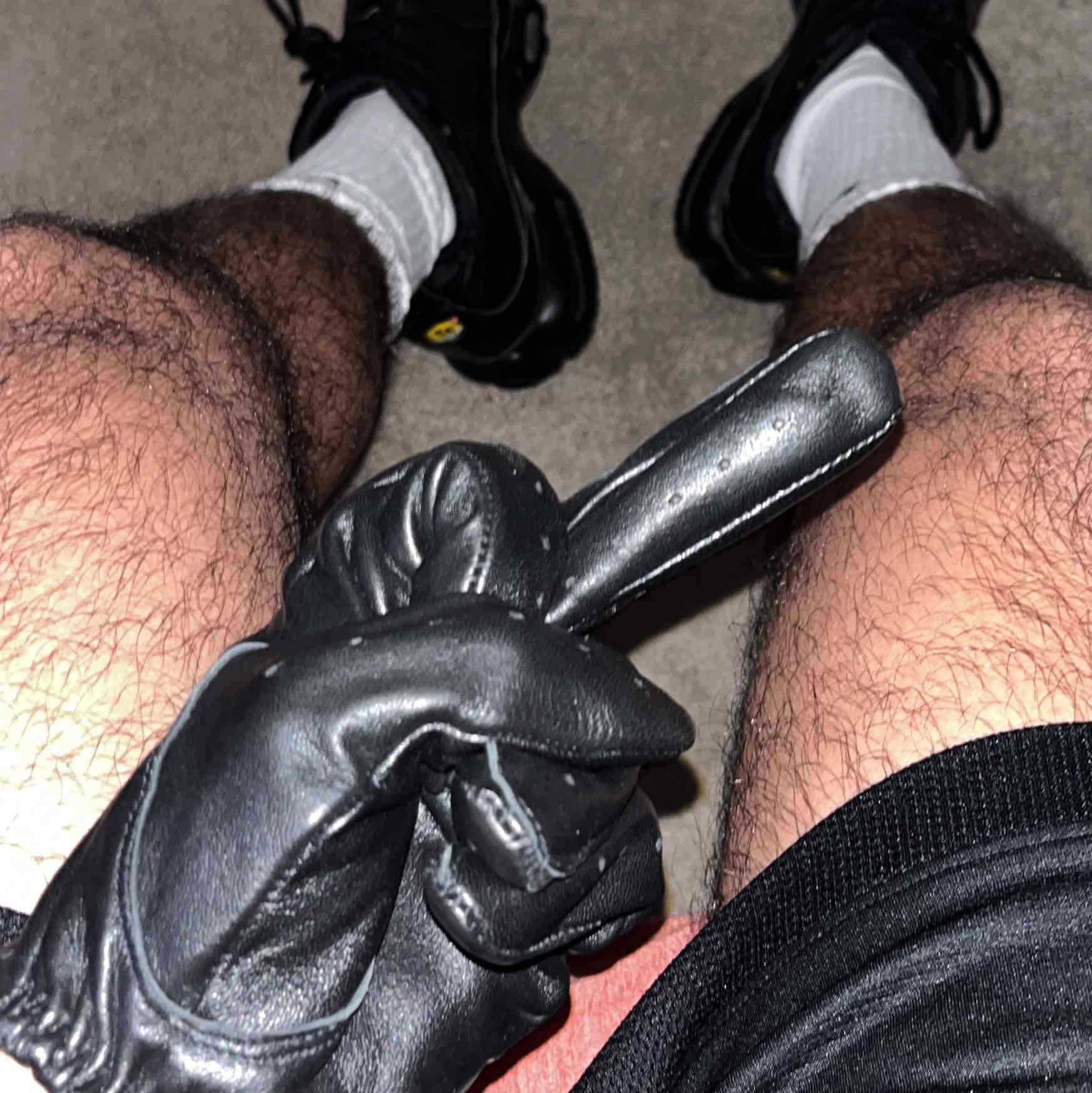 Leather gloves 