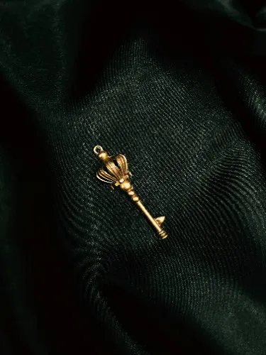 Gold keys 