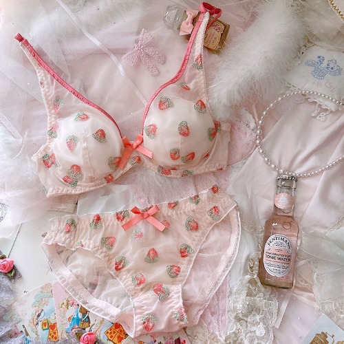 Berries & Cream Lingerie Set - M