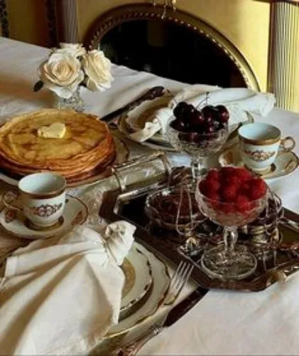 𝜗𝜚⋆₊˚ Romantic Breakfast