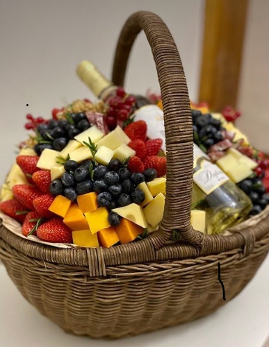 Wine, fruits and cheese 🪄