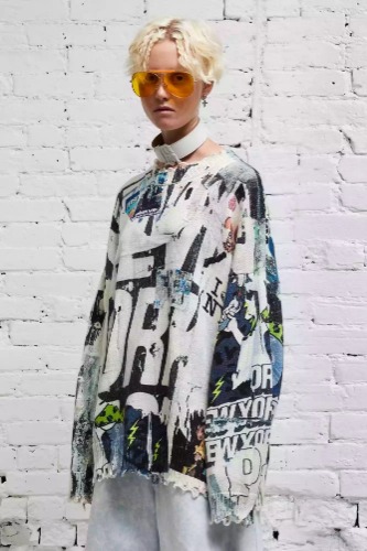 DISTRESSED OVERSIZED PULLOVER - 11 SPRING GRAFFITI | GRAFFITI AT 11 SPRING / S / R13WY009