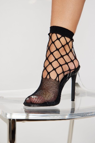 Street Romance Fishnet Pumps - Black | 8.5