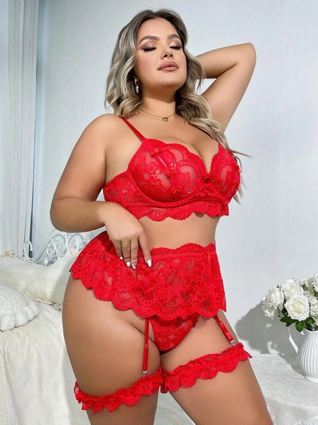Plus Floral Lace Underwire Garter Lingerie Set