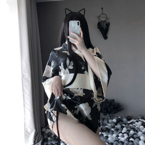 Black or Red Kimono Cosplay Outfit - Black / One Size