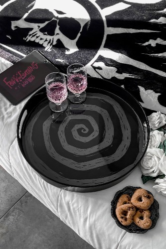 Downward Spiral Serving Tray | One Size / Black / 100% Melamine